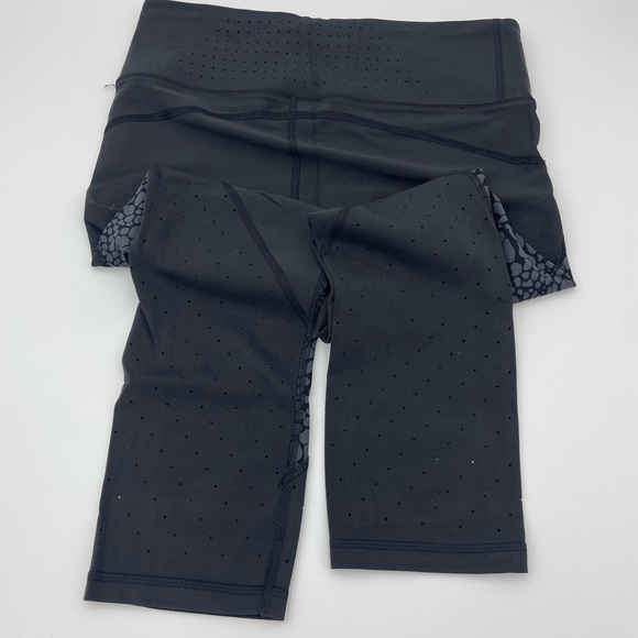 Athleta-Size Medium Black Capri Leggings - Picture 3 of 4